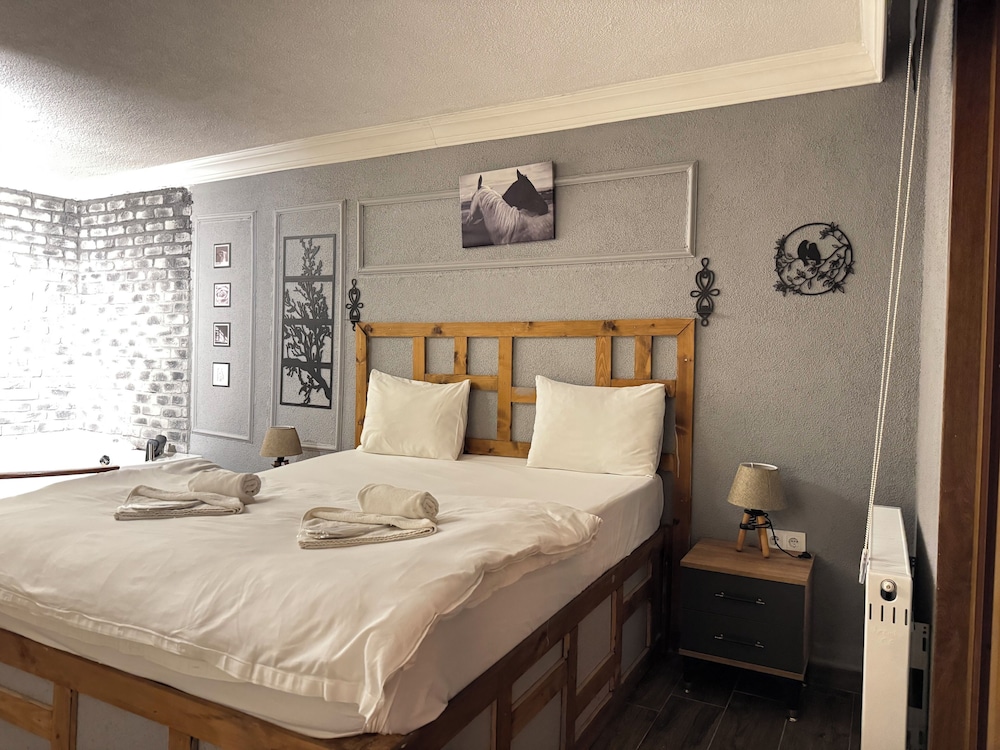 102 - Deluxe Jakuzili Somineli Bahce Manzarali
