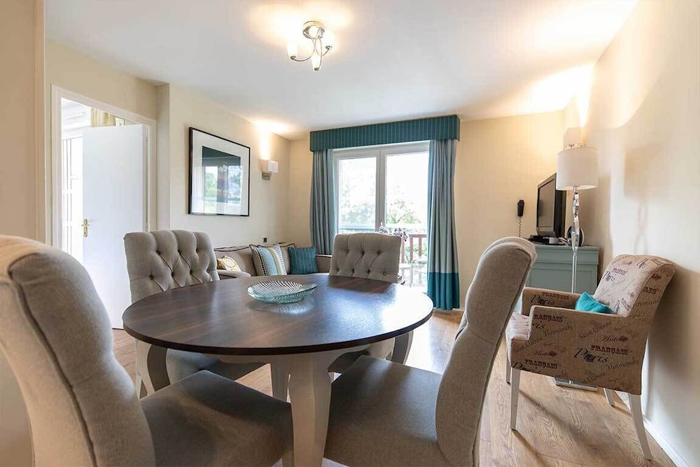Deluxe Apartment, 3 Bedrooms, Ground Floor photo 3