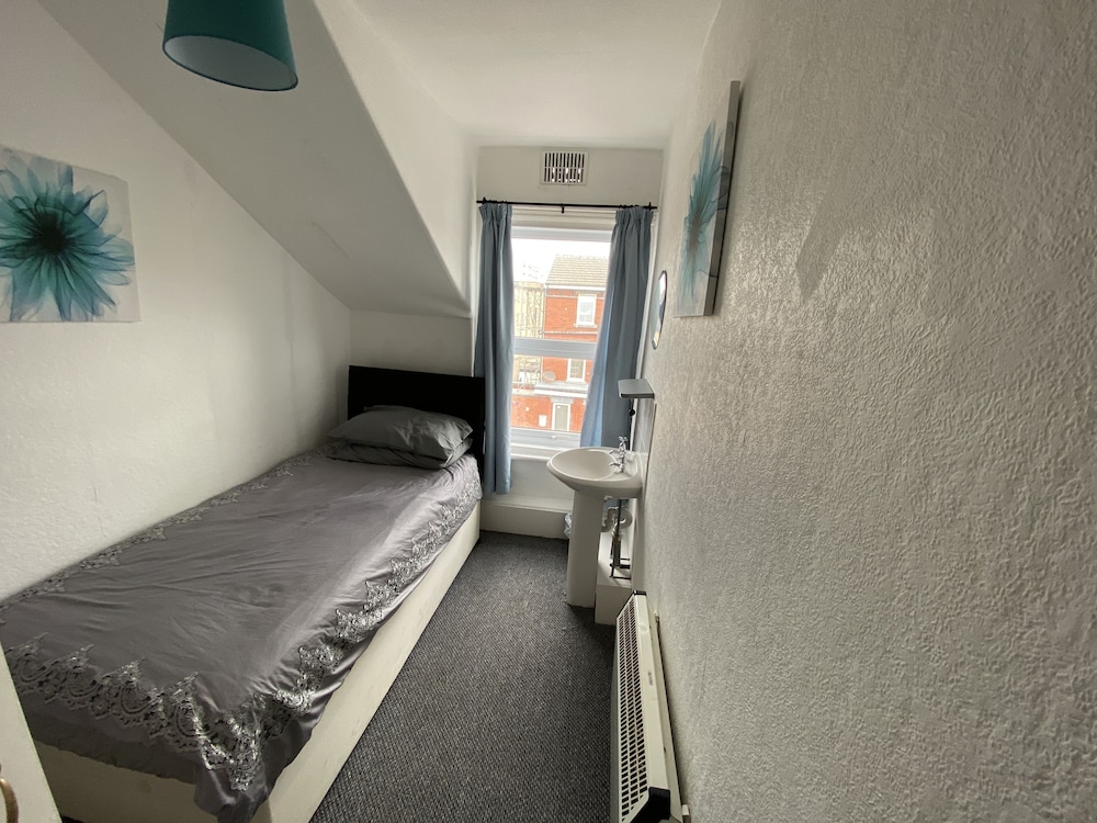 Standard Single Room, Shared Bathroom