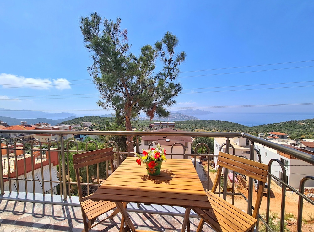 Family Apartment, 2 Bedrooms, Balcony, Sea View photo 3