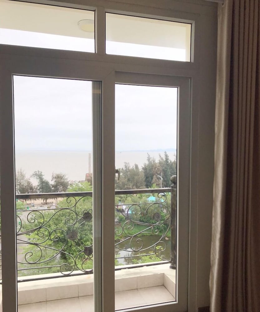 Deluxe Double Room, Beach View photo 2
