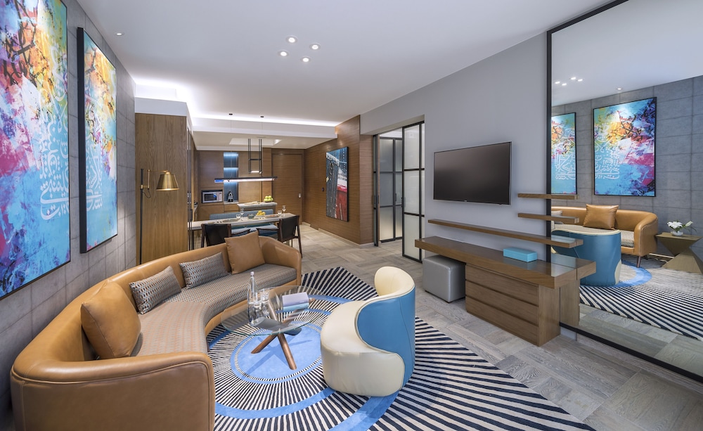 One Bedroom Family Suite with Kitchen thumbnail 5