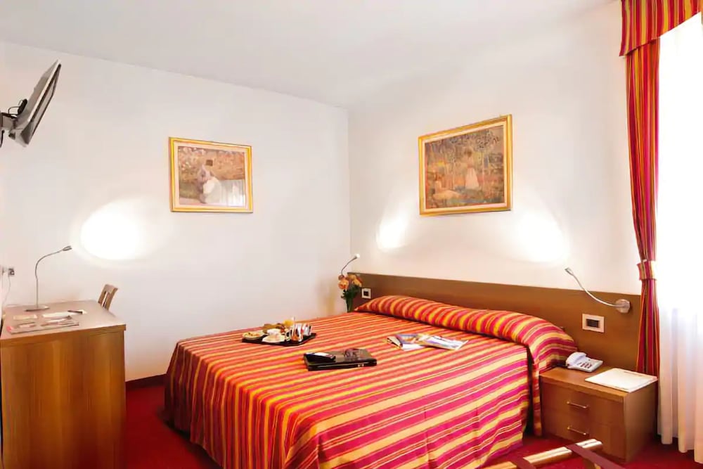 Classic Double Room Single Use photo 2