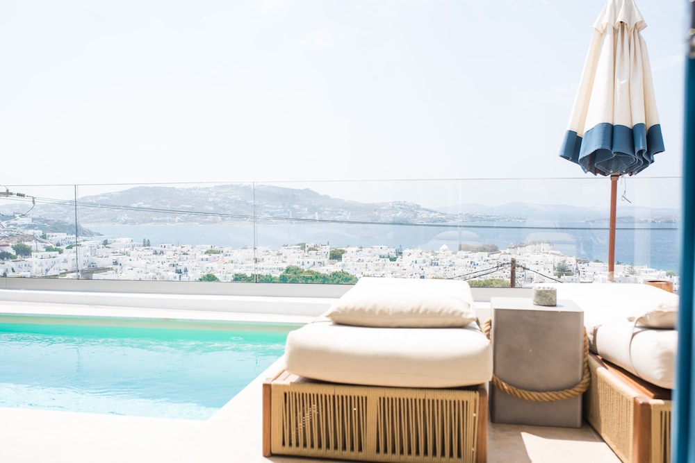 Superior Suite with Private Pool - Photo 9