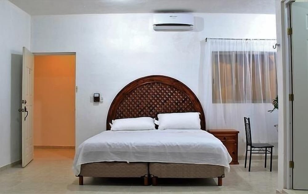 Standard Room, 1 King Bed photo 1