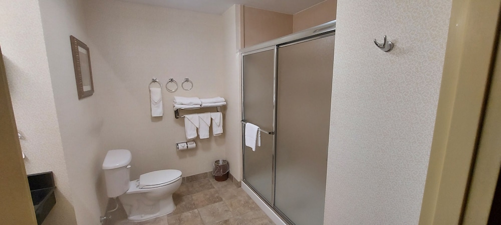 One king bed whirlpool non smoking - Photo 2