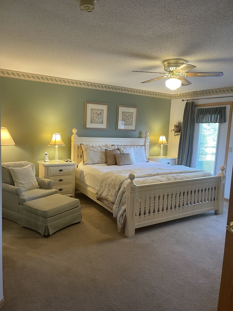 Premium Condo, 2 Bedrooms, 2 Bathrooms (Jacuzzi Tub in Master Bath)