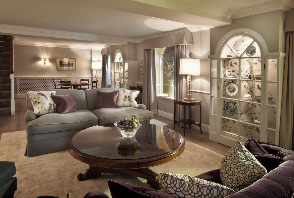 Suite (Mezzanine Coach House)