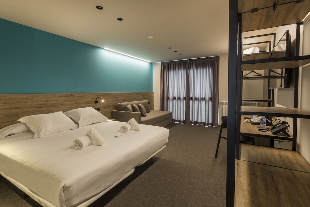 King Room Superior with Sofa Bed photo 2