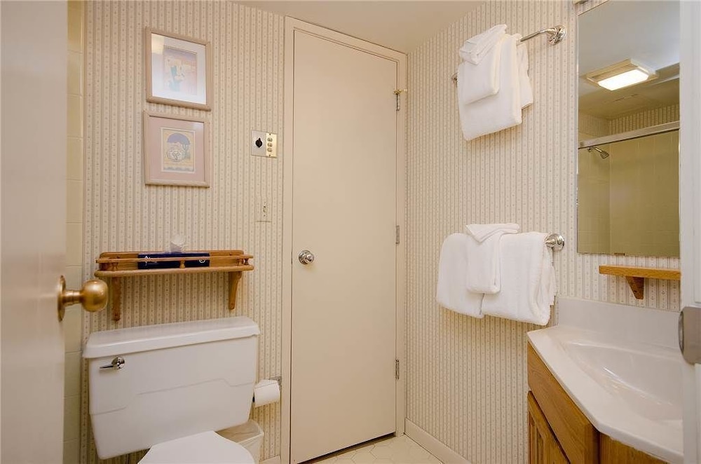 Condo, 1 Bedroom photo 1