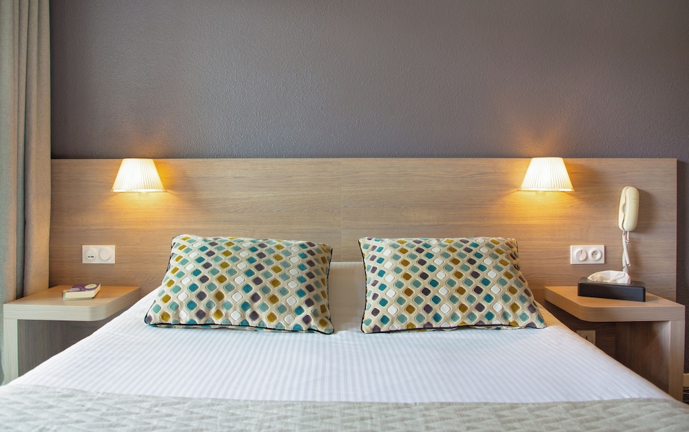Comfort Room, 2 Twin Beds, Terrace, Poolside - Photo 5