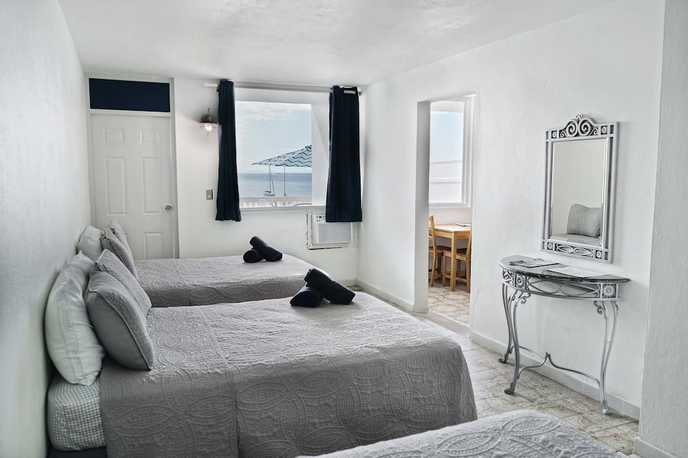 Grand Room, Refrigerator & Microwave, Ocean View photo 1