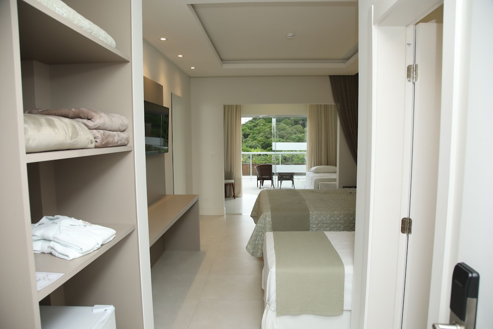 Superior Quadruple Room photo 2