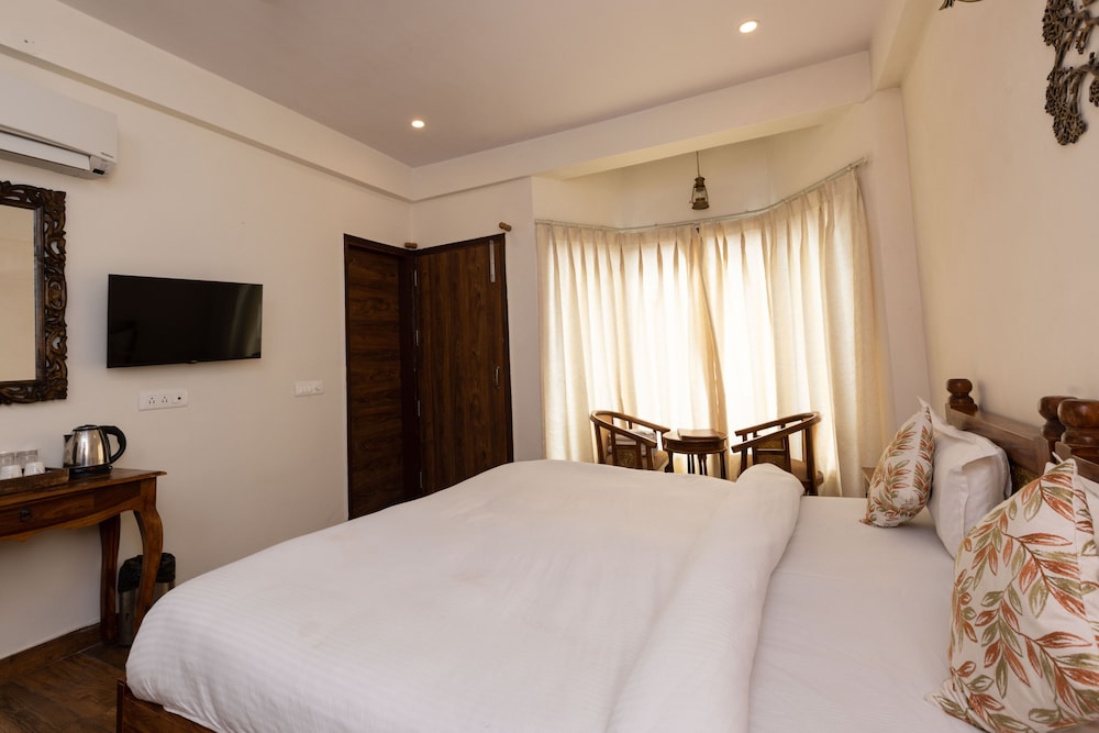 Deluxe Room - Photo 5