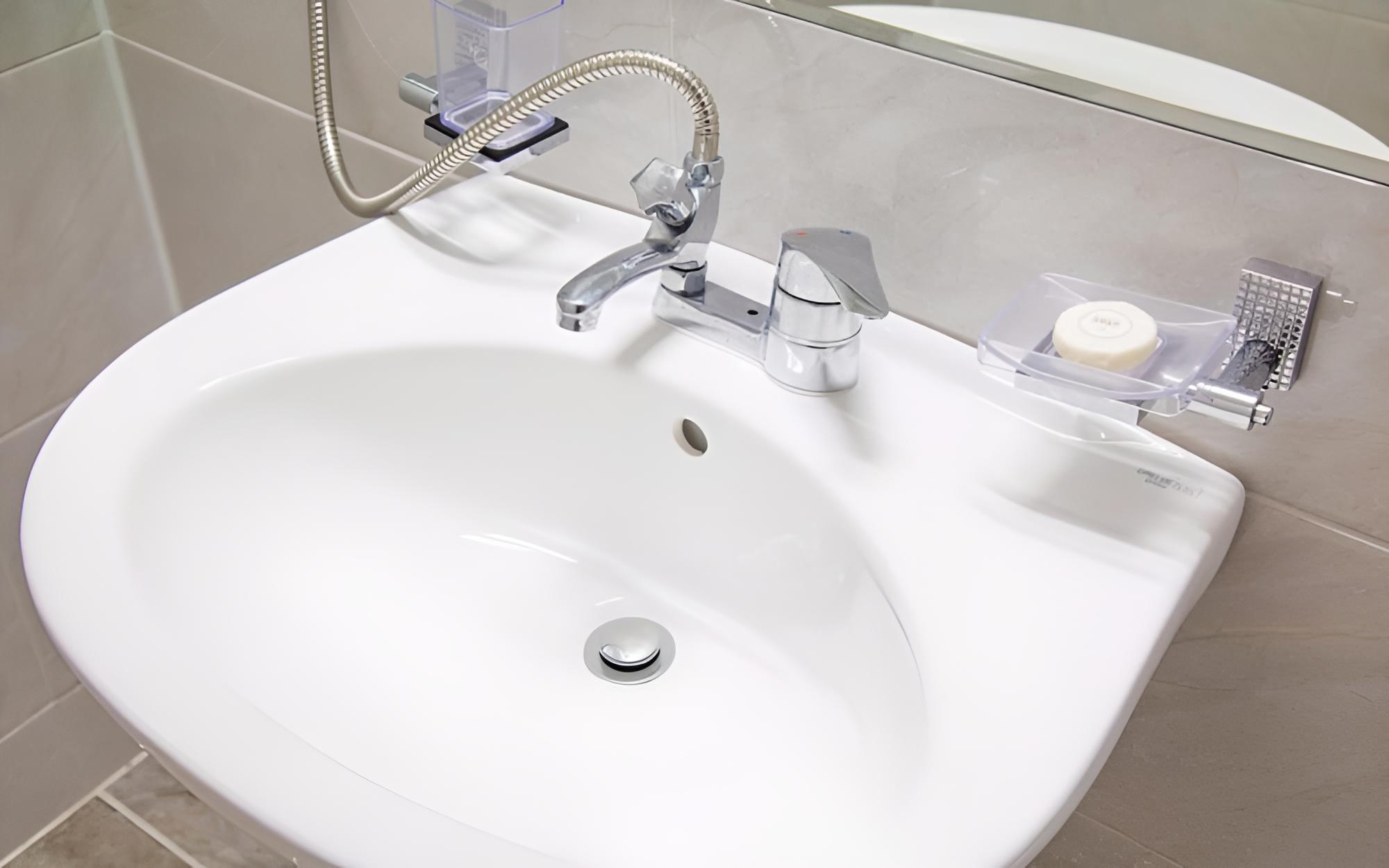 Room (No 201 (2F)) photo 2