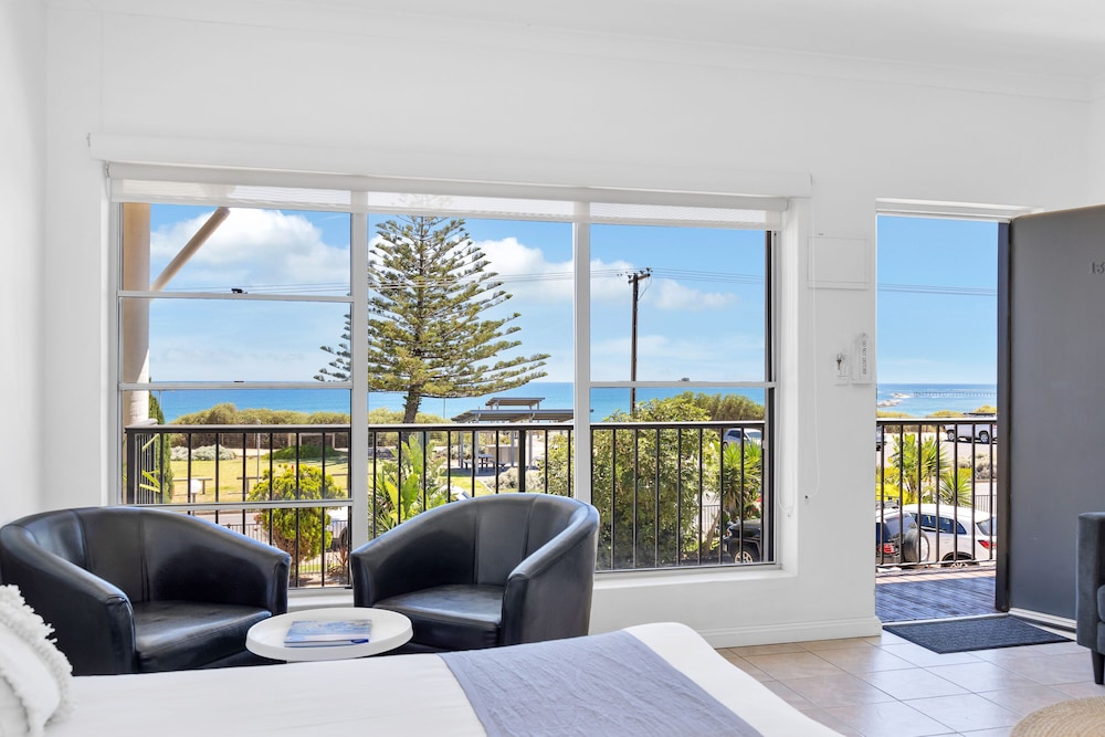 Deluxe Family Ocean View photo 2