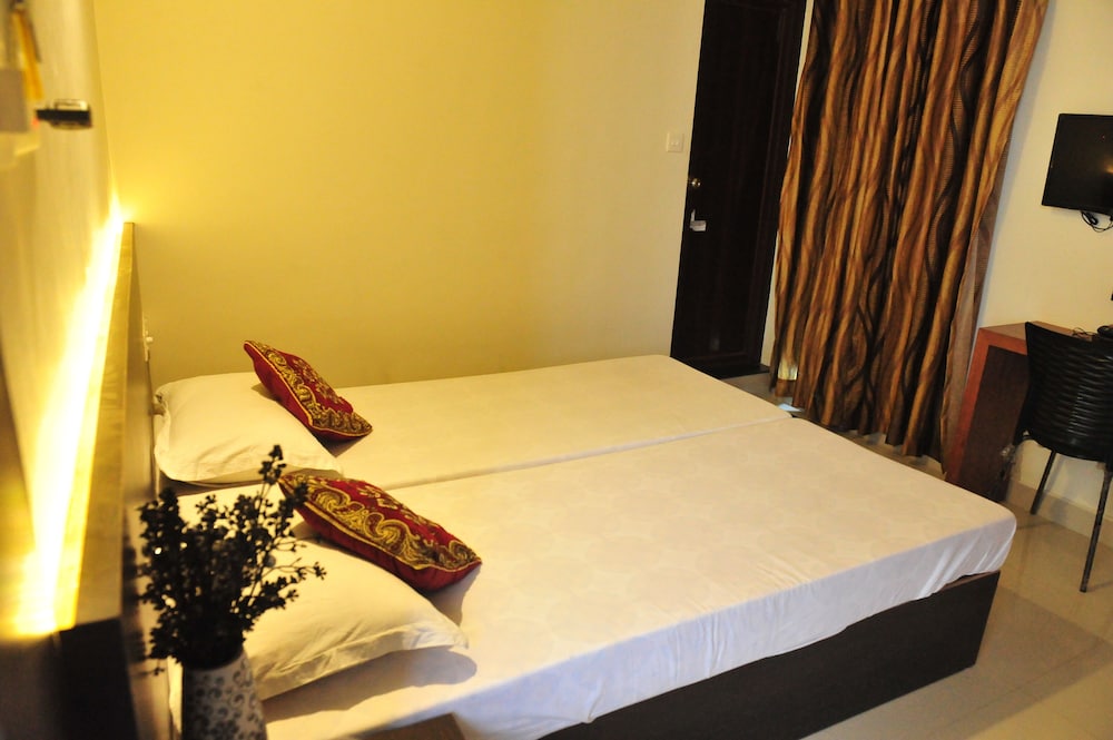 Deluxe Double or Twin Room photo 2