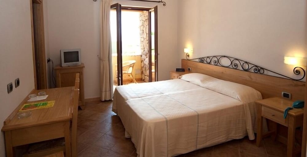 Double Room, Mountainside (Prestige Cala Sisine Matrimoniale)