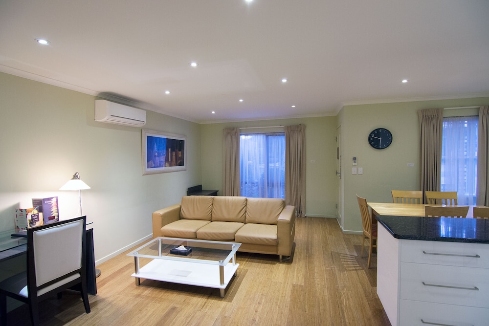 3 Bedroom Apartment photo 3