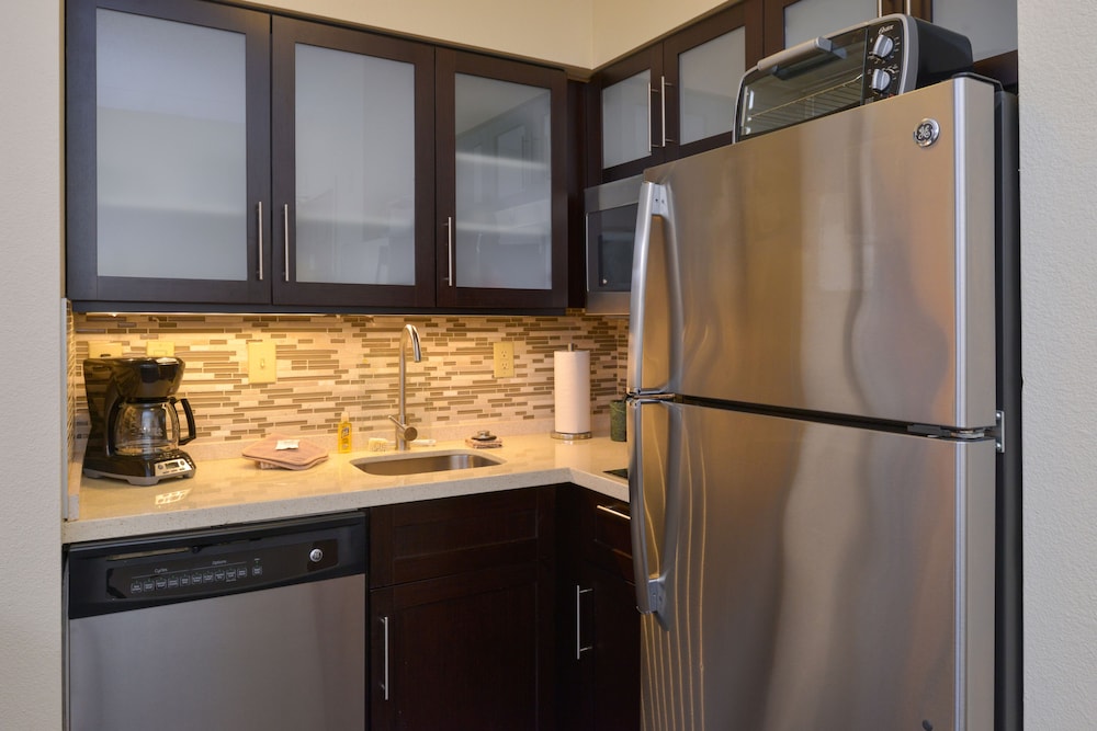 Suite, 2 Bedrooms, Kitchen - Photo 9