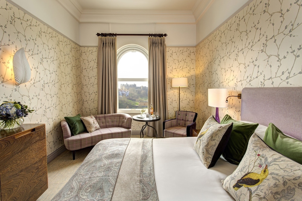 Deluxe Room (Castle View) - Photo 3