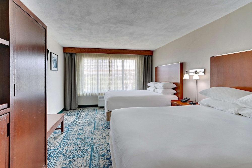 Deluxe Room, Multiple Beds, Refrigerator & Microwave (Sofabed, Hearing Accessible) photo 2