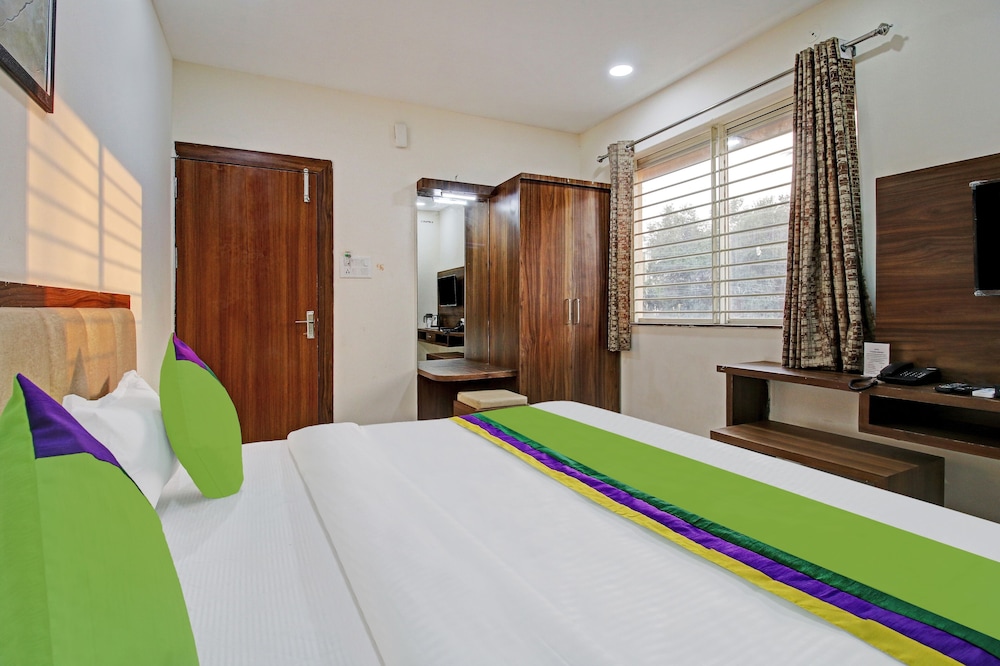 Deluxe Room - Photo 6