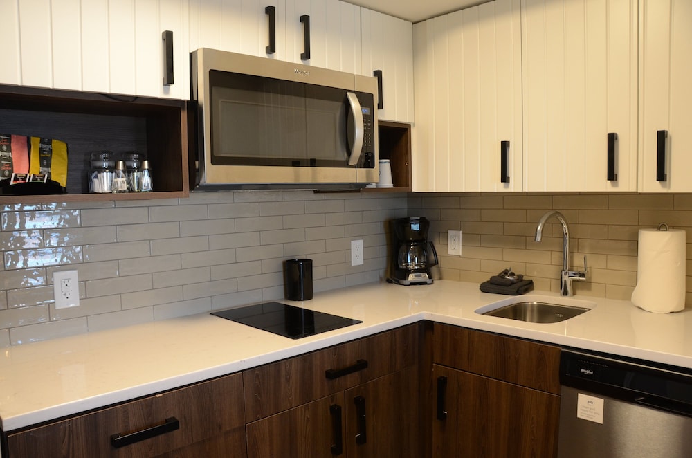 Suite, 2 Bedrooms, Kitchen
