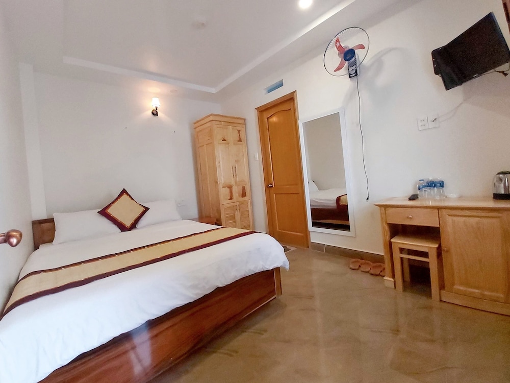 Standard Double Room, No Windows