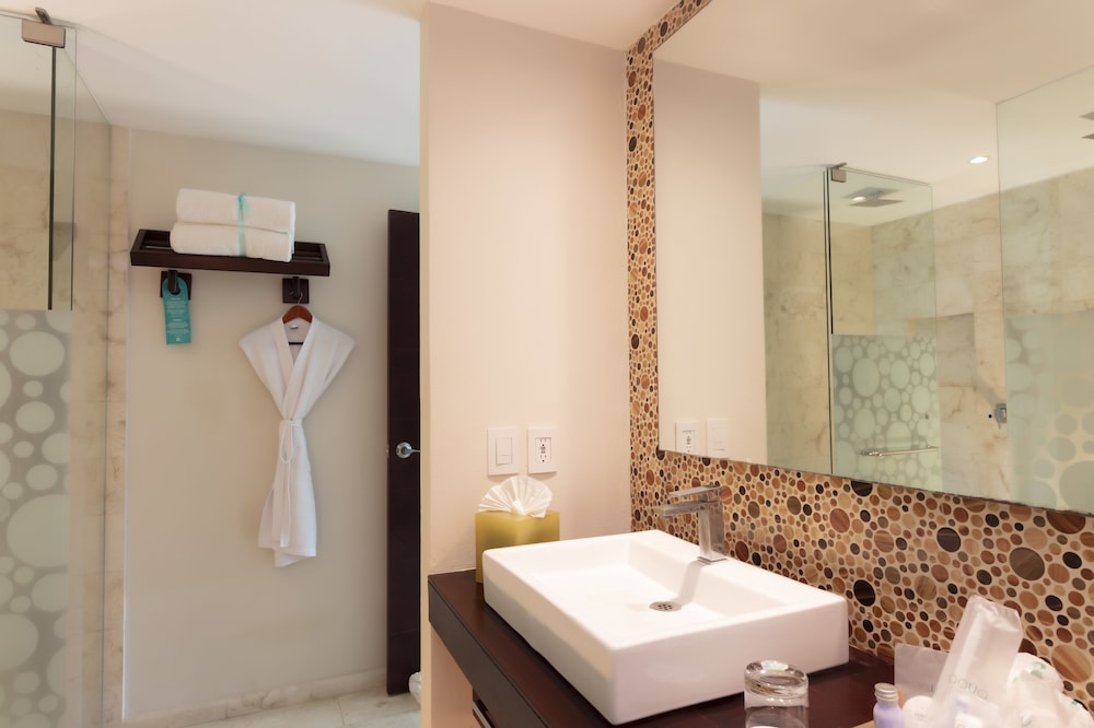 Deluxe Room - Photo 5