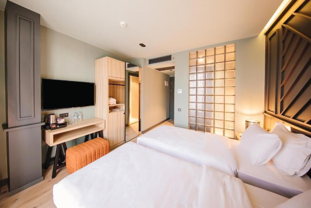 Standard Double or Twin Room, City View - Photo 6