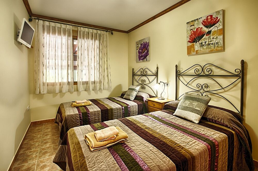 House, 2 Bedrooms, Terrace photo 2