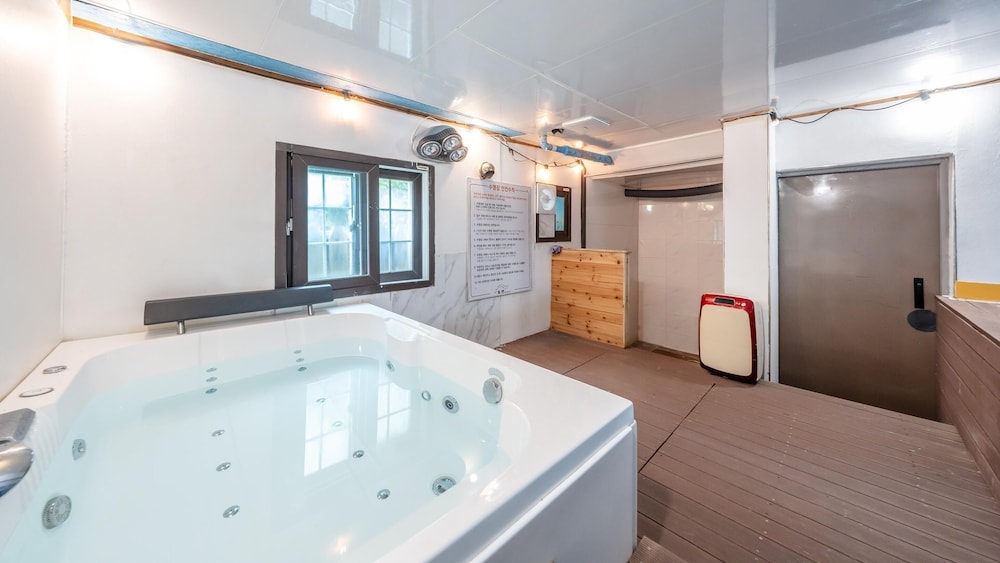 Basic Room, 1 Bedroom (poolvilla room1) - Photo 11