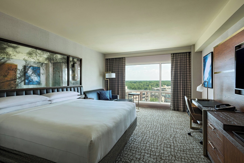 Club Room, 1 King Bed - Photo 1
