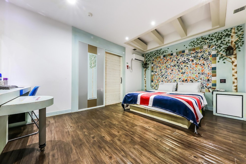 Standard Double Room, Smoking