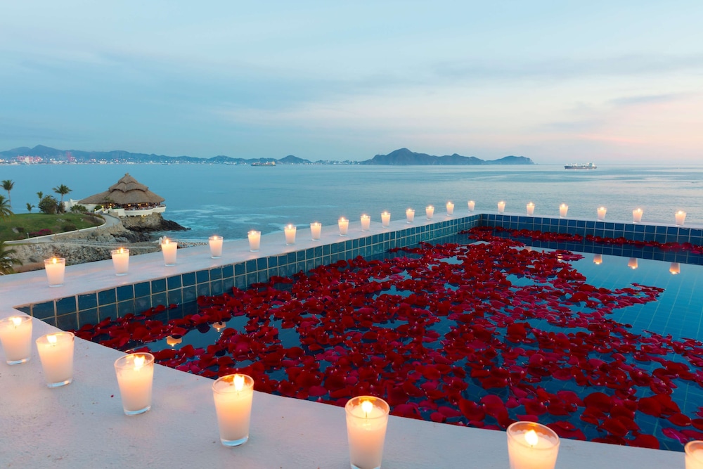 Master Suite Premium Level with Sea Front View and Private Swimming Pool photo 2