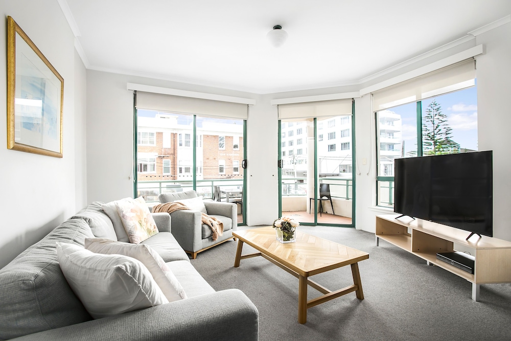 Three Bedroom Apartment, Coogee Street View photo 3