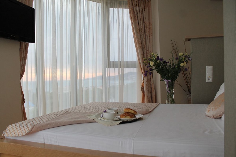 Honeymoon Suite photo 1