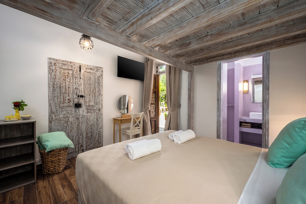 Deluxe Room, Courtyard View