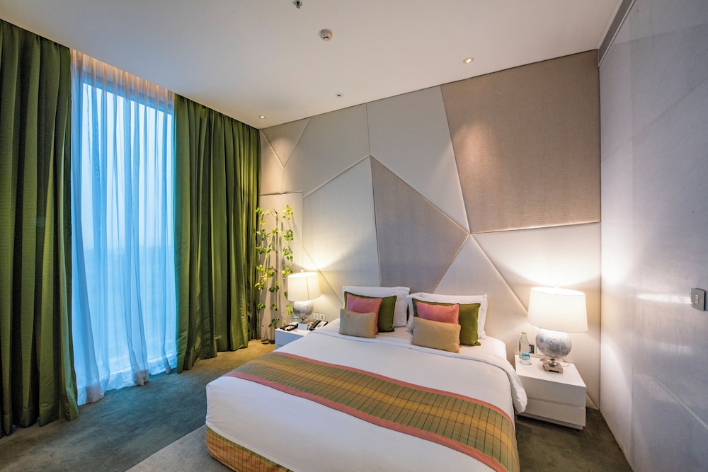 Suite, 2 Bedrooms (Vivanta, Airport View)