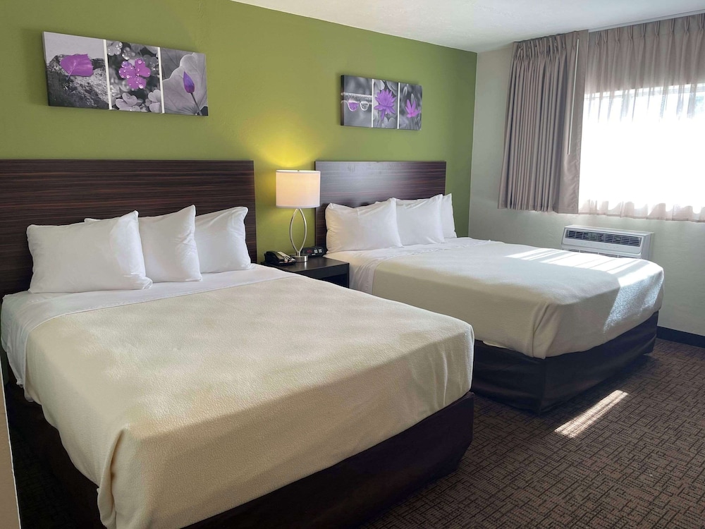 Room, 2 Queen Beds, Non Smoking - Photo 1