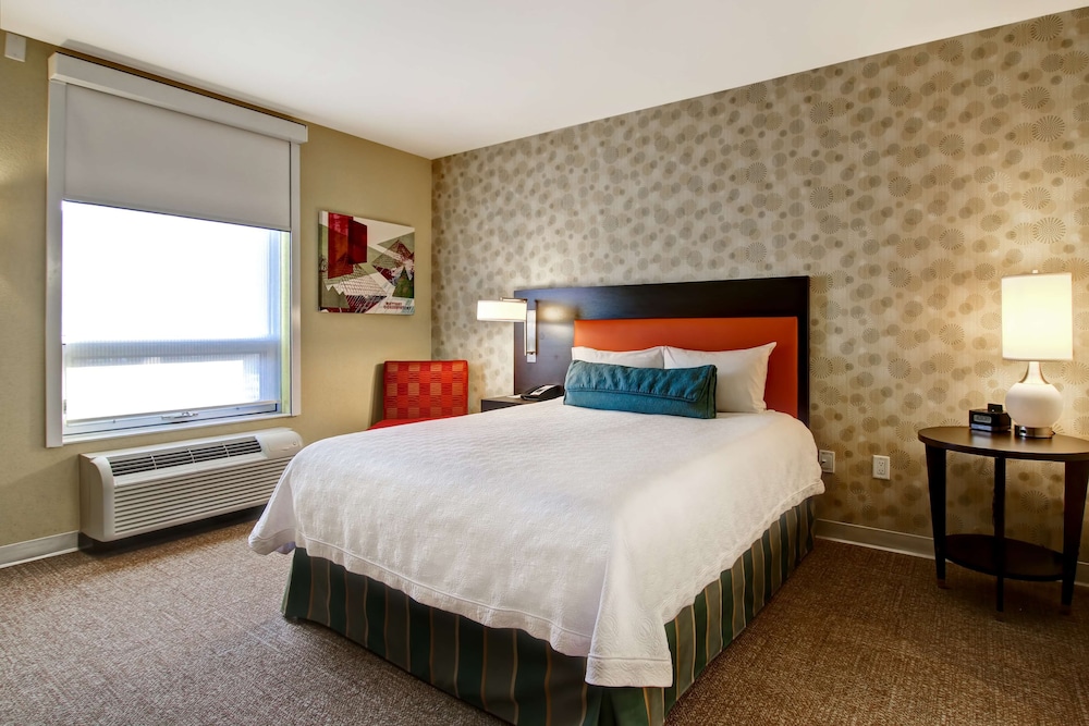 Suite, Accessible, Non Smoking (Roll-in Shower)