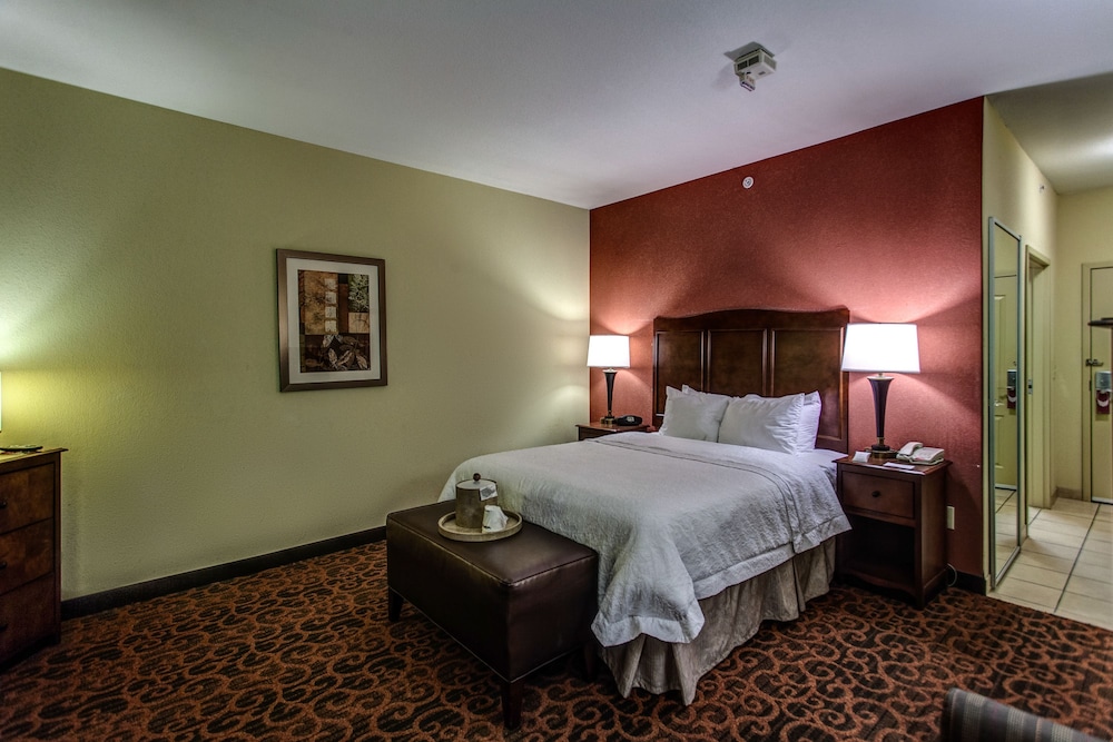 Room, 1 Queen Bed, Accessible (Mobility & Hearing, Roll-in Shower) - Photo 7