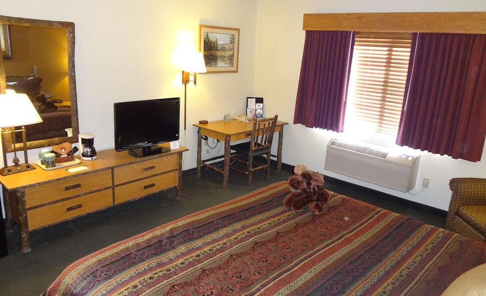 Luxury Suite, Multiple Beds, Non Smoking (Two-Bedroom Suite) photo 1