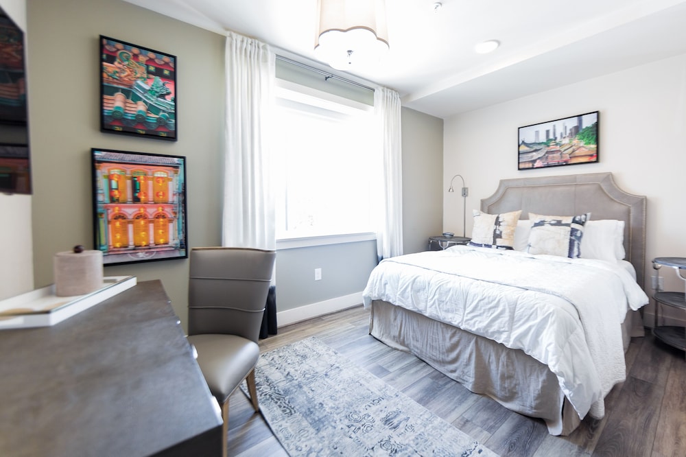 Grand Studio, 1 Queen Bed (Singapore)