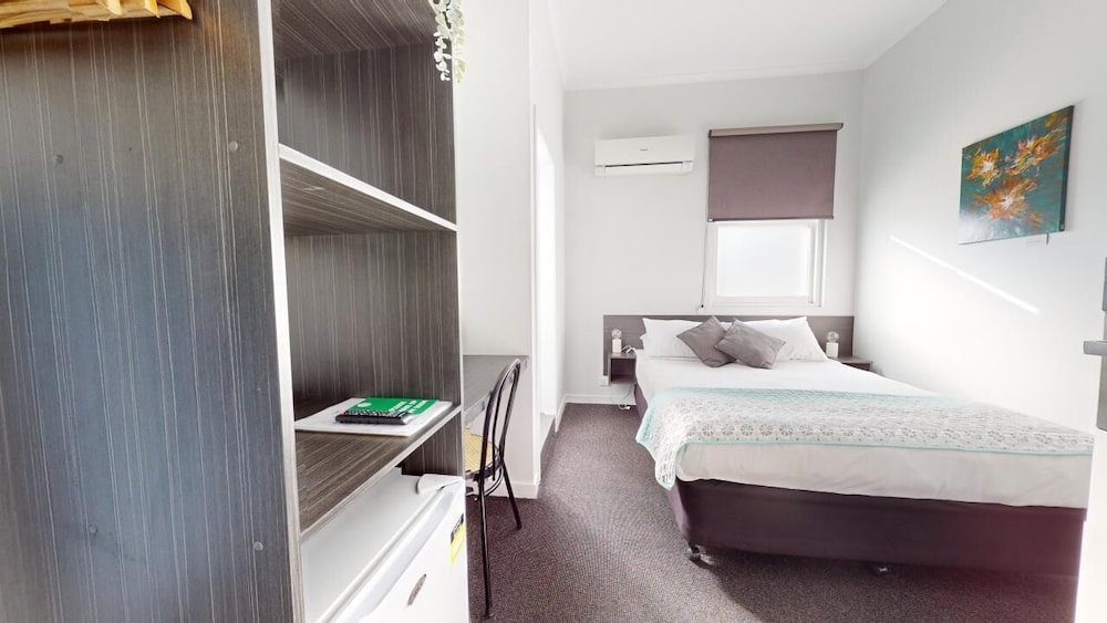 Standard Queen Room photo 2