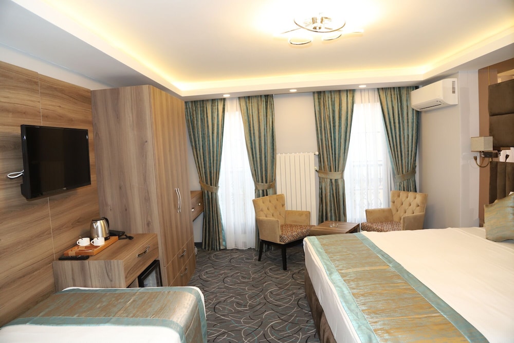 Deluxe Triple Room photo 1
