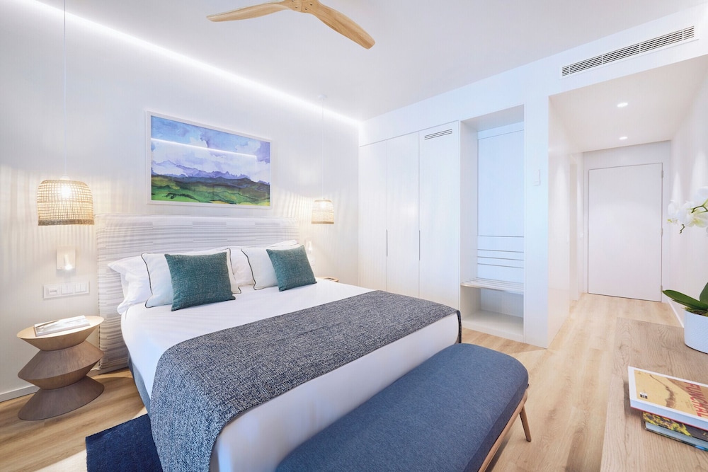 Suite, Balcony