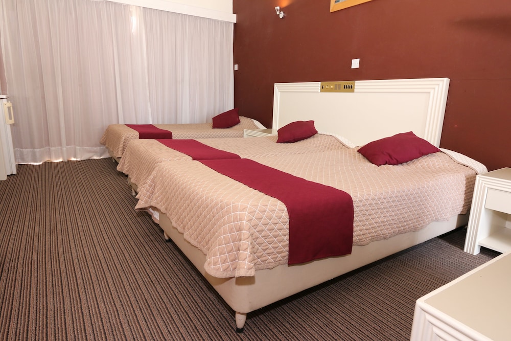 Basic Triple Room photo 2