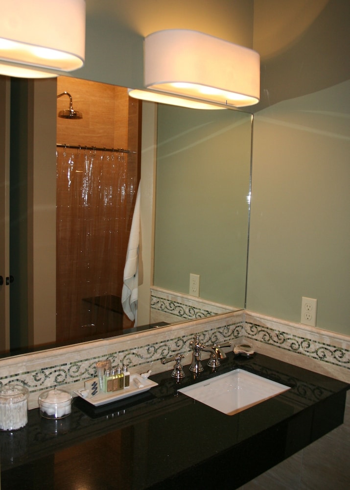 Standard Single Room, 1 King Bed photo 2
